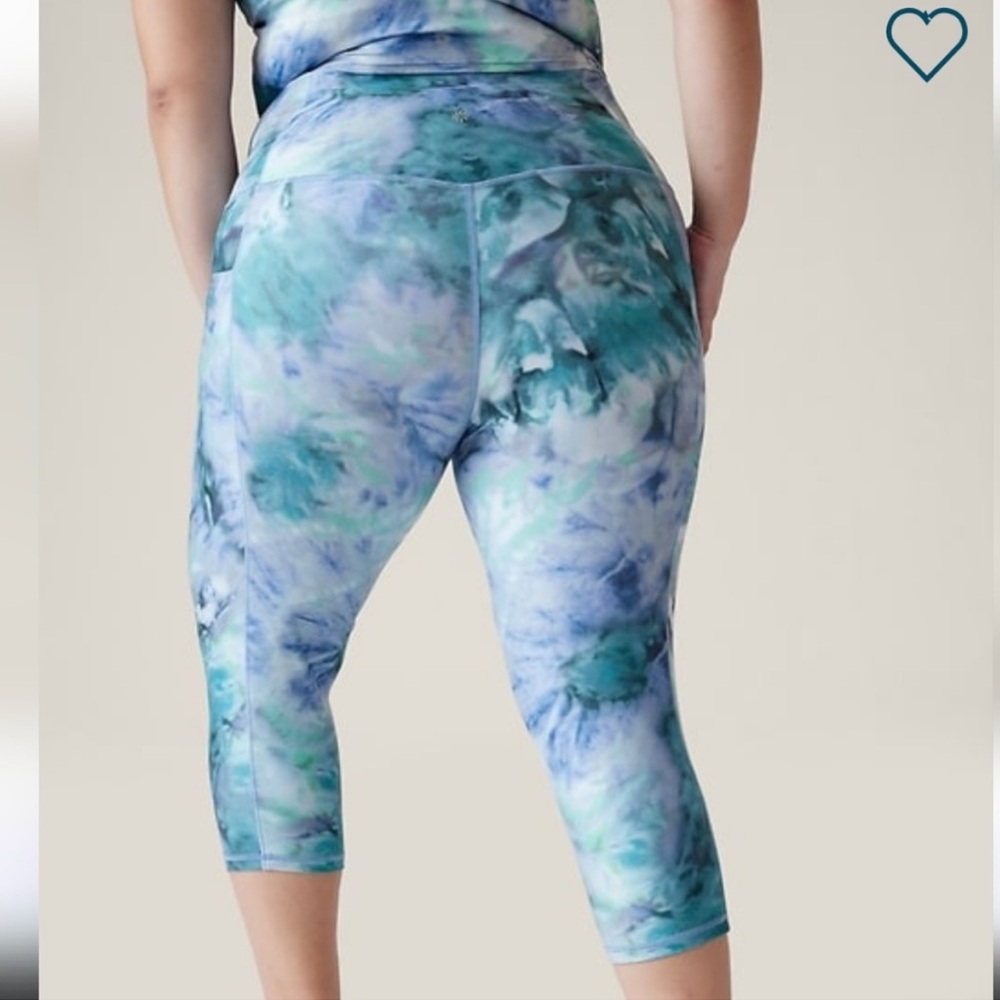 Athleta Salutation Stash Pocket II Capri Blue Tie Dye Print